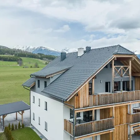 Penthouse Heidi شقة